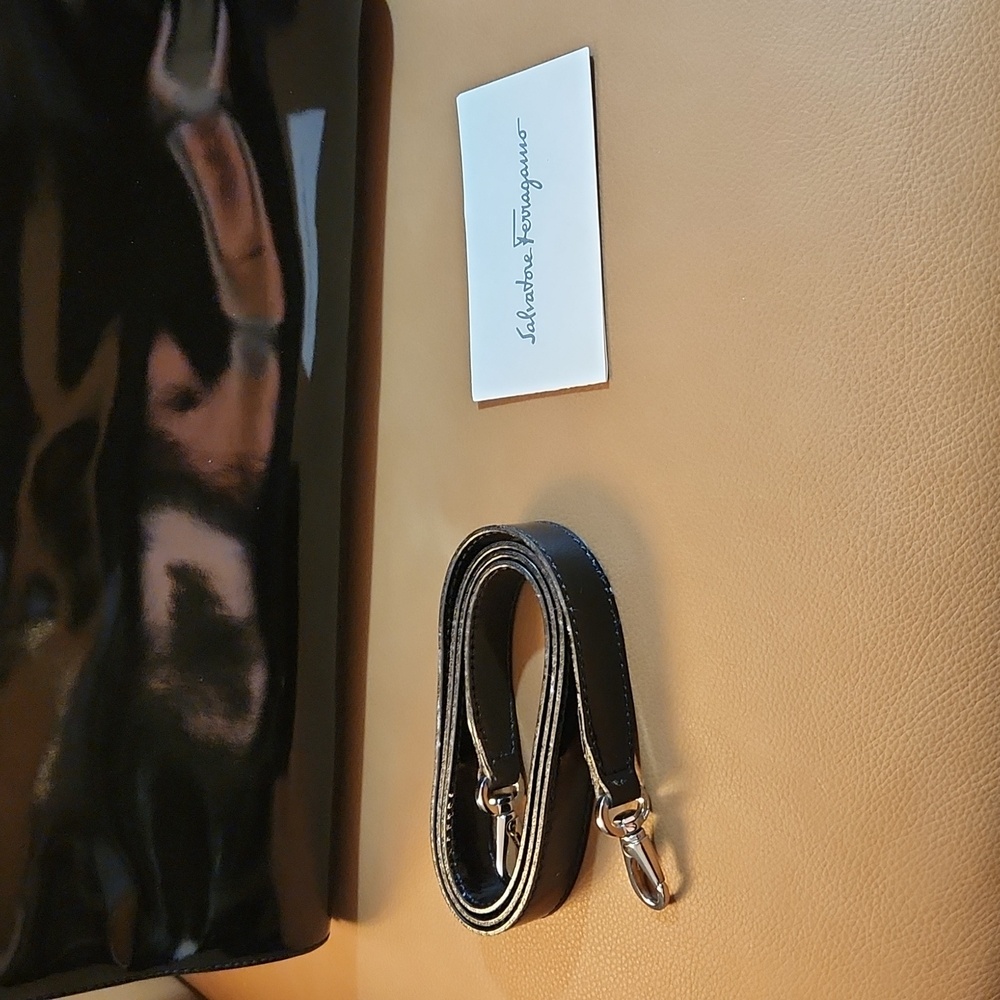 🚫SOLD🚫 Salvatore Ferragamo Auth. vintage patent 2 way bag - Picture 5 of 17
